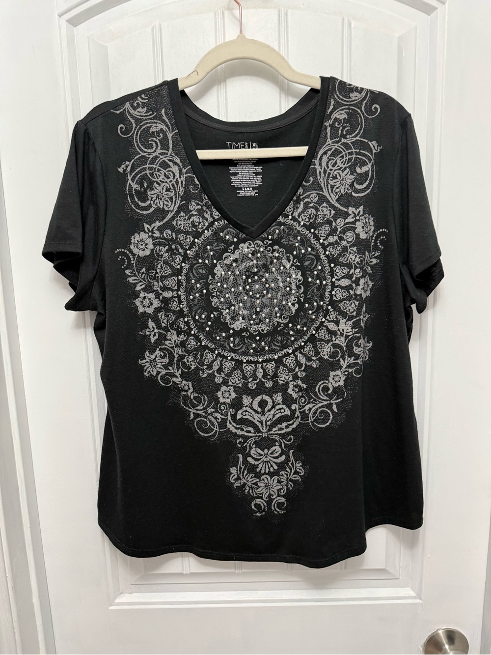 Time & Tru Black Graphic Tee Short Sleeve Relaxed Fit Size XL/XG Black  (13-5)
